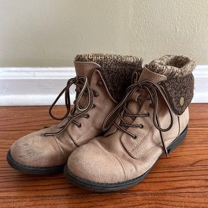 Women’s tan winter booties size 9M